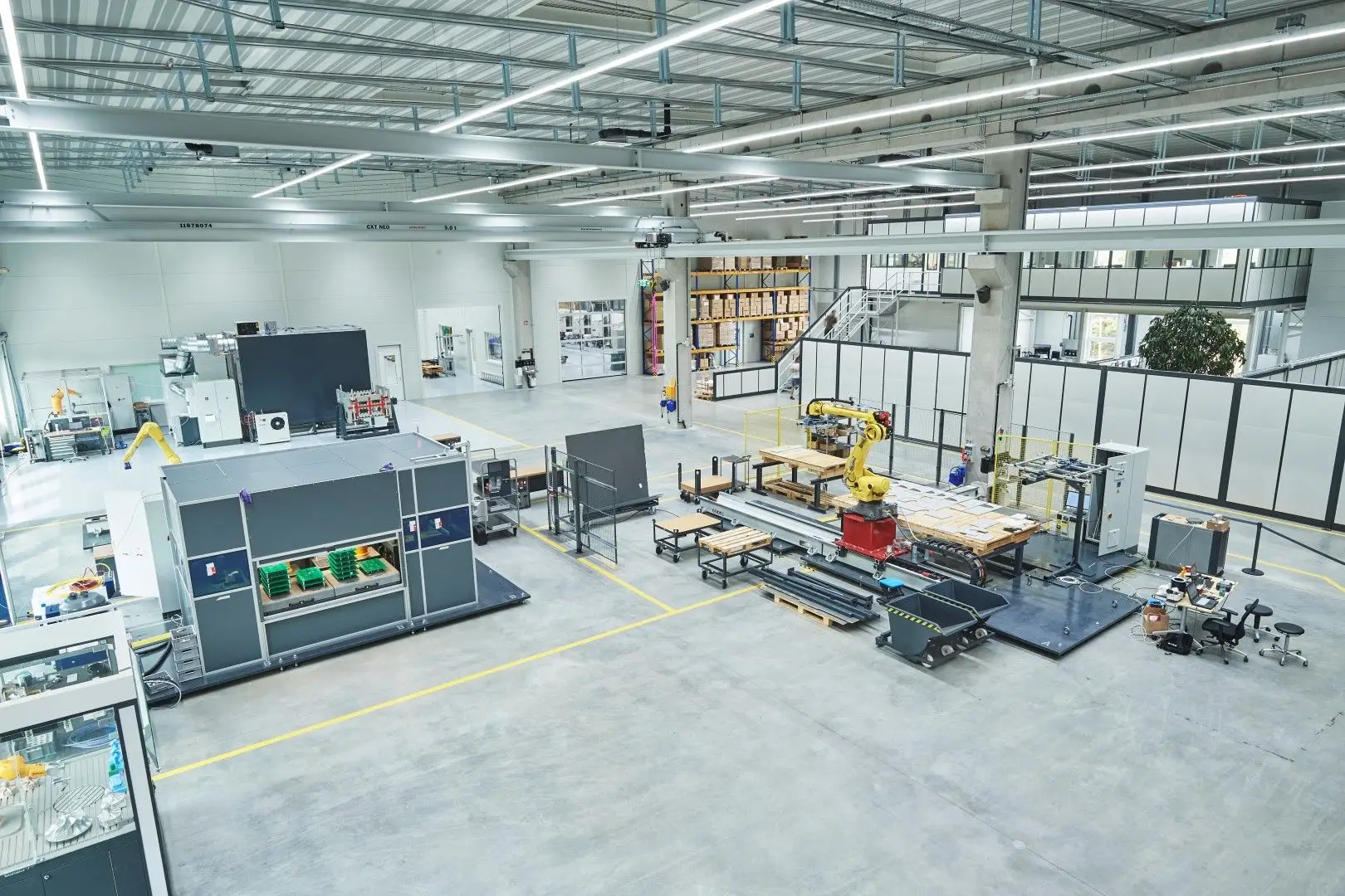 Industriehalle mit neuer Hallenbeleuchtung